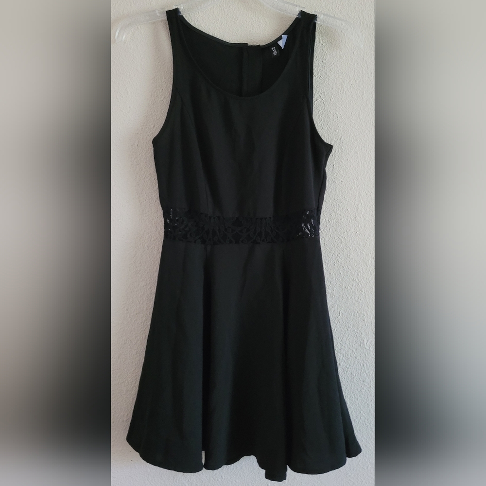 Divided H&M Sz Medium Sleeveless Lace Waist Dress